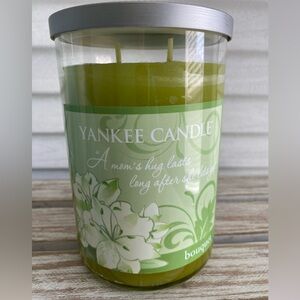 New Yankee Candle Large 2-wick 20 Oz Floral Bouquet Mother's Day Green scented